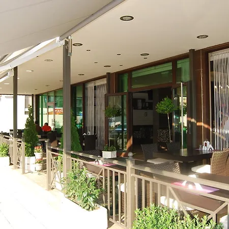Отель Central Plaza 3*