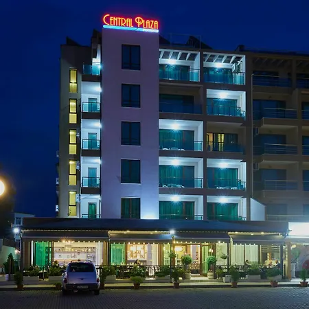 Plaza 3* بوموري