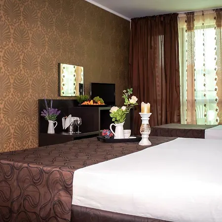 Central Plaza Hotel 3*